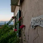 Kefalonian Oneira Nyaraló *